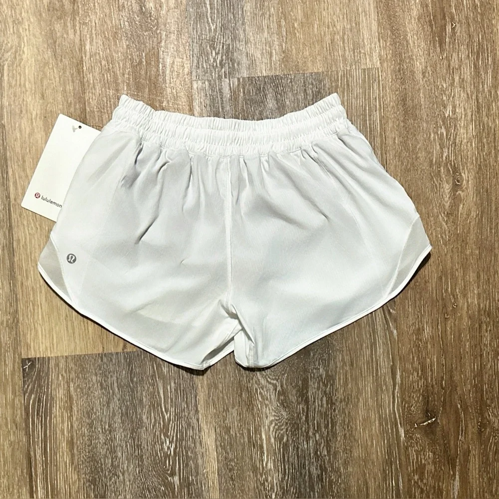 NWT lululemon Hotty Hot LR 4” Lined Short- 6 - Picture 3 of 15
